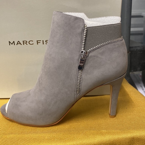 Size 8.5 suede ankle boot heel - Picture 2 of 4